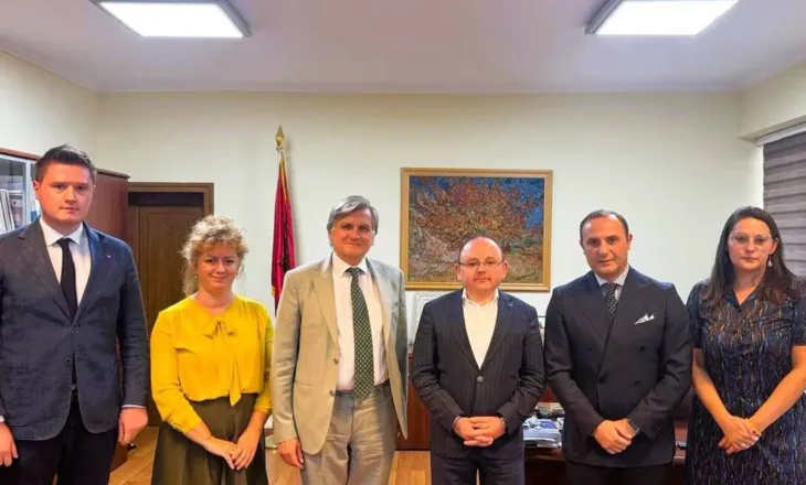 Ambasadori i OSBE takon gjyqtarët dhe prokurorët, thekson rëndësinë e përfshirjes së të gjitha palëve