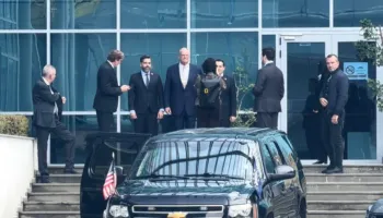 Ambasadori i SHBA zbarkon në SPAK, takohet me Klodian Brahon dhe kreun e BKH