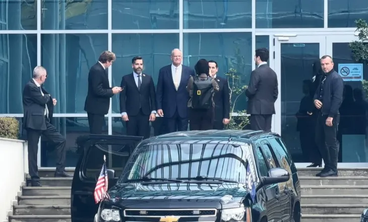 Ambasadori i SHBA zbarkon në SPAK, takohet me Klodian Brahon dhe kreun e BKH
