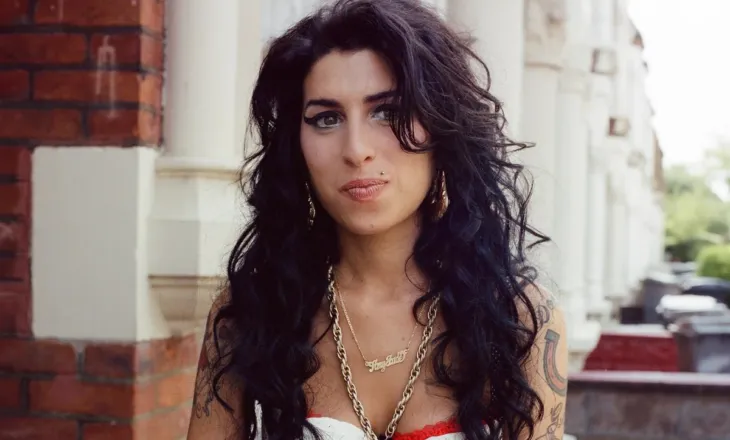 Amy Winehouse dhe jehona e një albumi që nuk ka nevojë për zbukurime
