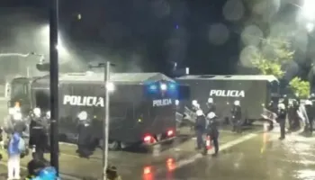 Analisti nxjerr prapaskenat nga protesta: Në shesh nuk dalin njerëzit e lirisë, por grupe të dhunshme dhe të paguara