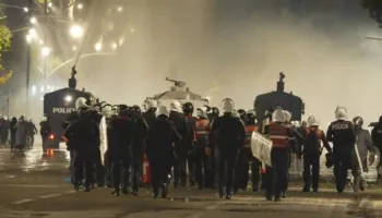Analisti zbulon çfarë fshihet pas sulmeve në protestë, kërkon hetim për financuesit dhe ngre dyshime për ndërhyrje të forcave ekstremiste