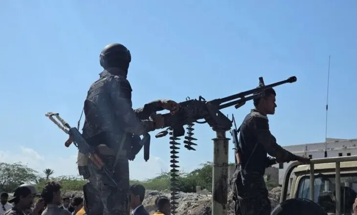 Arabia Saudite pritet të godasë Sanan e kontrolluar nga Huthët, paralajmërim për evakuim përpara operacionit