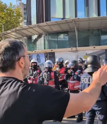 Arlind Qori del para forcave policore dhe lëshon thirrjen …(video)