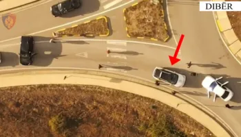 Arrestohet taksisti në Dibër, transportonte kallashnikov dhe pistoletë drejt Maqedonisë së Veriut