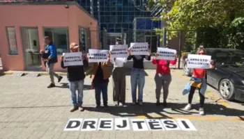 “Arrestoni Ballukun”/ Protestë sërish para SPAK