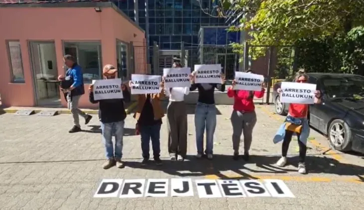 “Arrestoni Ballukun”/ Protestë sërish para SPAK