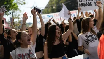 Arsimi dhe kostoja e jetesës, mijëra studentë grekë mbushin rrugët e qyteteve greke