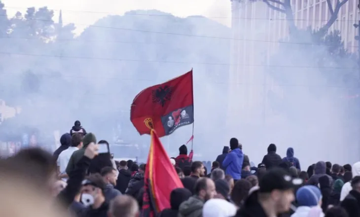 Arsyet në sfond të rebelimit