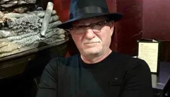 Artan Gj. Hasani: Për vajzën që buzëqesh dhe skuqet lehtë