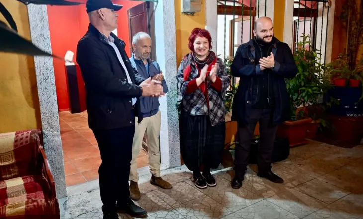 Artisti i shtatoreve vjen për herë të parë në Shkodër me ekspozitën “Shtegtime të bardha”