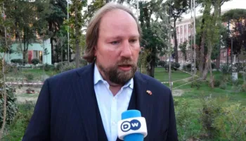 “Askush nuk është i paprekshëm”, Hofreiter mesazh Ramës: Korrupsioni mbetet pengesë për BE-në