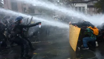 “Askush nuk na dëgjoi”, pse Gjenerata Z po udhëheq protestat në të gjithë Evropën