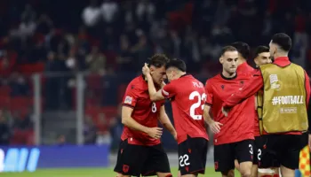 Asllani shikon “gjysmën plot të gotës”: Të shijojmë 3 pikët dhe vendin e parë në grup