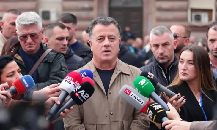 “Ata qorristat do e marrin përgjigjen…!”- Pas përplasjeve në shesh mes dy kampeve, Noka kërcënon: PD-në nuk e shkul askush nga sheshi, të jeni të sigurt!