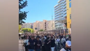 Auditorët bosh! Studentët e Universiteteve në Tiranë bojkotojnë mësimin, marshojnë drejt Ministrisë së Arsimit