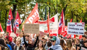 Austri, mijëra studentë protestojnë për më shumë financime për universitetet