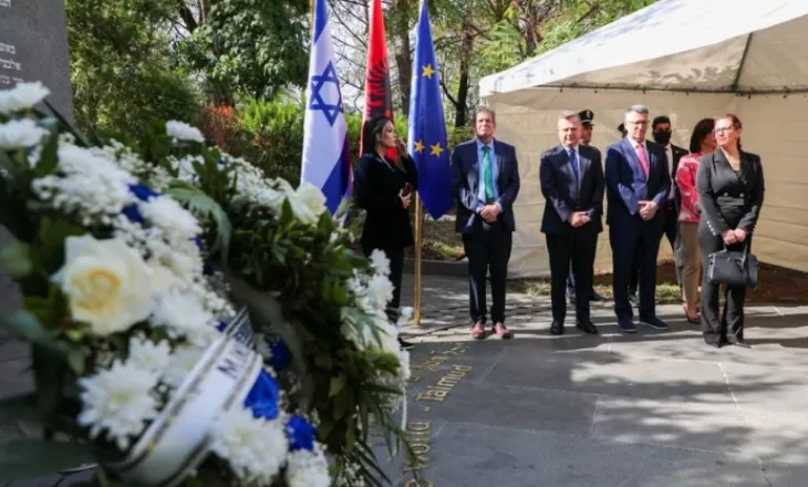 Balla dhe ministri izraelit Sa’ar bëjnë homazhe te “Memoriali i Holokaustit” në Tiranë: Mirënjohje familjeve shqiptare që shpëtuan hebrenjtë!