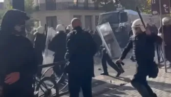 Balla i përgjigjet Berishës për videon e protestës: Protestuesi goditi policinë me pllakë betoni
