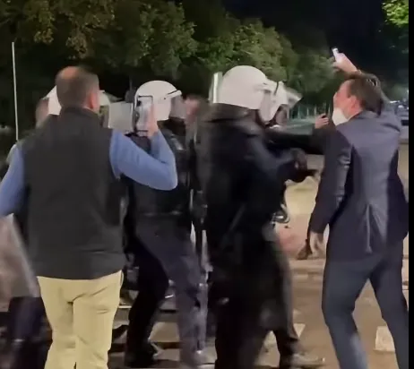Balla poston pamjet: Saliu i ndërpret Gones pushimet në Amerikë dhe e hedh në Bulevard