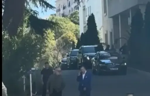 Bardhi publikon videon e Roni Yeffet duke dalë nga takimi me Ramën: E njeh?
