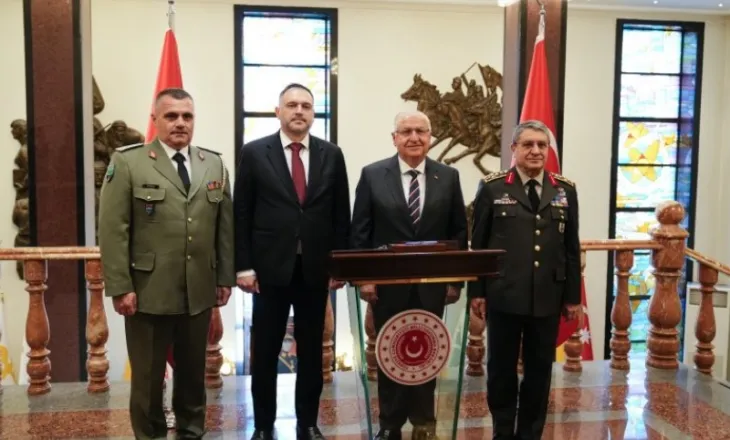“Bashkëpunim në modernizimin e ushtrisë”- Ministri Nufi vizitë zyrtare në Ankara, takohet me homologun turk: Vijojmë partneritetin strategjik