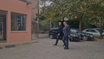Bashkëshorti i Olta Xhaçkës/ Artan Gaçi paraqitet në SPAK, ish-deputeti socialist shoqërohet nga avokati