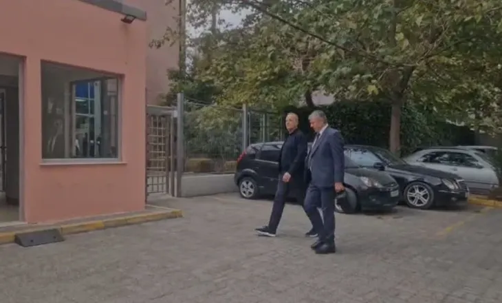 Bashkëshorti i Olta Xhaçkës/ Artan Gaçi paraqitet në SPAK, ish-deputeti socialist shoqërohet nga avokati