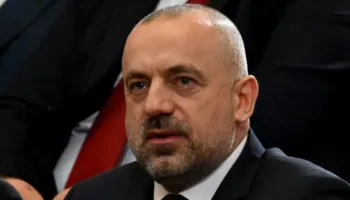 BE-ja e shqetësuar për praninë e Radoiçiqit në tubimin e SNS-së, kërkon drejtësi për Banjskën