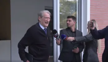 Berisha: Ejani të gjithë para kryeministrisë, po ju presim!