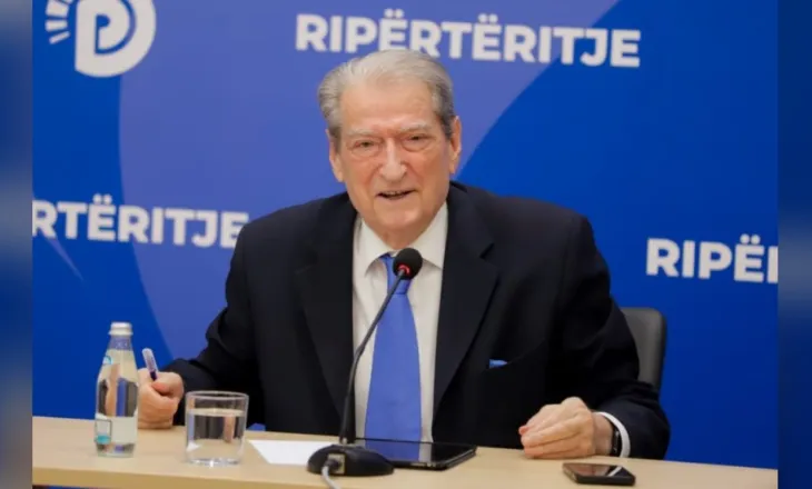 Berisha fajëson Ramën dhe Qorin për përçarjen e protestës, mohon se studentët larguan militantët e PD-së