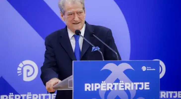 Berisha fton të gjithë shqiptarët nesër në protestë kombëtare: Dhuna ndaj studentëve mund të bëhet shkak i një konflikti civil