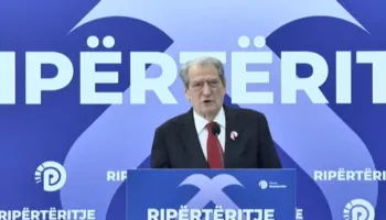 Berisha merr përsëri autorësinë e protestës, mesazh Ramës: Jep dorëheqjen! Zgjidh fatin e Ramiz Alisë, dhe jo të Çausheskut