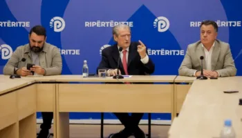 Berisha merr përsipër autorësinë e protestës dhe i bën apel studentëve e nxënësve për bojkot: Braktisni mësimin, shpëtoni të ardhmen tuaj!