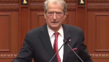 Berisha: Nesër ngremë shtyllat e turpit dhe do të shkruajmë me gërma të zeza emrat e atyre që tradhtojnë zgjedhësit