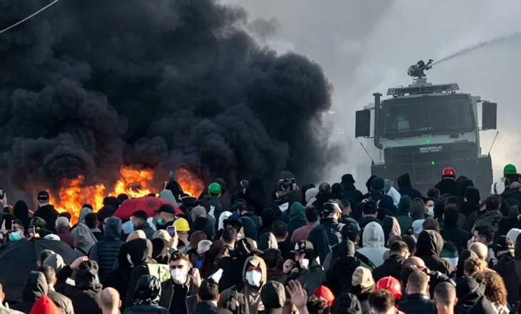 Bilanci i të lënduarve nga protesta, 21 efektivë policie dhe 13 protestues në spital