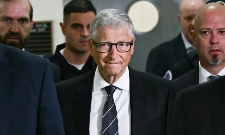 Bill Gates paralajmëron: Sulmet kibernetike nga IA, rreziku më i madh për njerëzimin