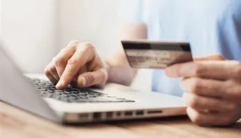 Blerjet online, projektligji ndalon komentet e rreme dhe vlerësimet që mashtrojnë konsumatorët
