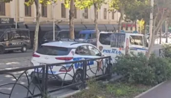 “Blindohet” perimetri i Kuvendit, autobotë uji dhe forca të shtuara policore në terren