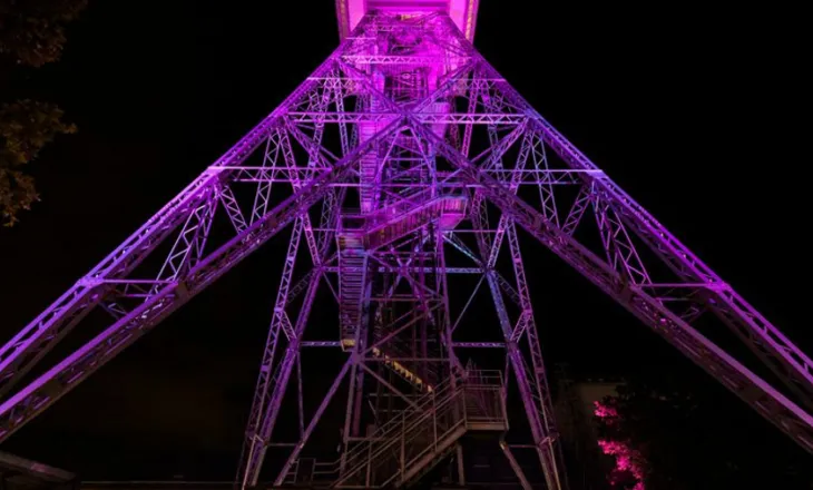 Bllokohet ashensori i Funkturm në Berlin, rreth 20 persona mbeten të bllokuar në kullë