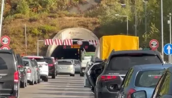 Bllokohet hyrja e tunelit Tiranë–Elbasan, dyshohet për aksident