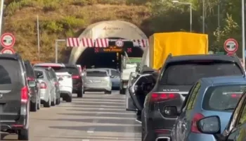Bllokohet hyrja e tunelit Tiranë-Elbasan, policia në vendngjarje