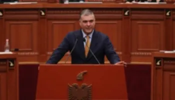 Blushi në Kuvend: Rama nuk rrëzohet me fjalime, vezë e bilbila, duhet përballje. Përshkallëzim të revoltës
