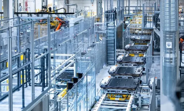 BMW nis prodhimin e baterive të reja në fabrikën e Bavarisë