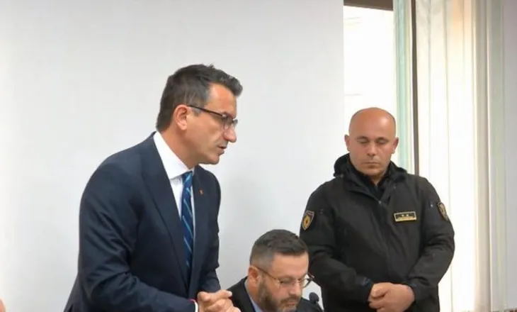 Bojkoti shtyn gjyqin e Veliajt, GJKKO gjobit me 1 mln lekë avokatët: Marrim ndihmësit juridik falas, SPAK: Të vijojë pa mbrojtjen