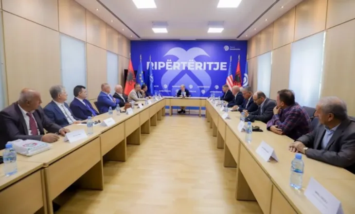 “Bojkoti ynë i shërben vetëm Kryeministrit”- Berisha akuza Drejtësisë: SPAK nuk e largon kurrë Ramën, vetëm protesta!