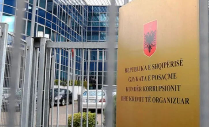Bojkotimi i seancave nga avokatët/ Maks Haxhia humb gjyqin në Gjykatën Administrative, reagon GJKKO