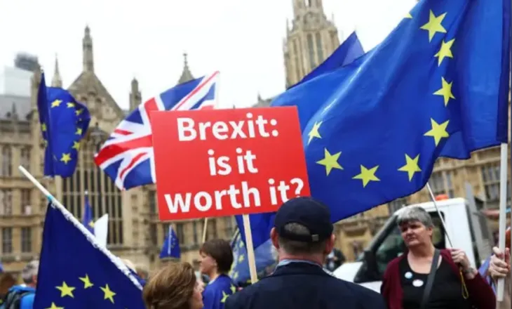 Britanikët ndryshojnë mendje një dekadë pas “Brexit”! Sondazhi zbulon se gjysma mbështesin rikthimin në gjirin e BE-së