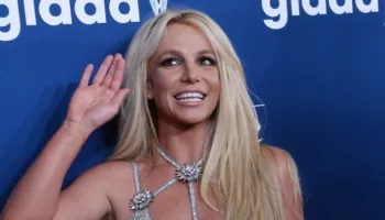 Britney Spears publikon këngën e papublikuar më parë nga albumi i vitit 2001