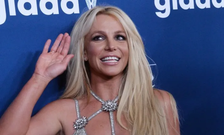 Britney Spears publikon këngën e papublikuar më parë nga albumi i vitit 2001